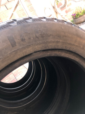 Tires - Продаю зимнюю резину 215 55 16