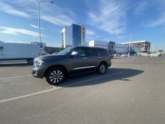 Photo of the vehicle Toyota Sequoia