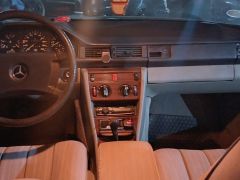 Сүрөт унаа Mercedes-Benz W124