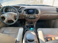 Сүрөт унаа Toyota Sequoia