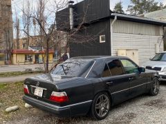 Сүрөт унаа Mercedes-Benz W124