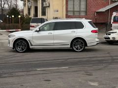 Photo of the vehicle BMW X7