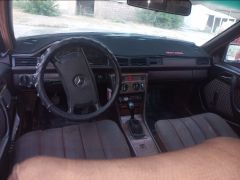 Сүрөт унаа Mercedes-Benz W124