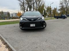 Фото авто Toyota Sienna