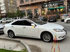 Photo of the vehicle Lexus ES