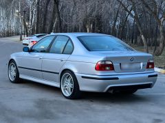 Photo of the vehicle BMW 5 Series