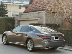 Photo of the vehicle Lexus LS