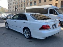 Photo of the vehicle Toyota Crown