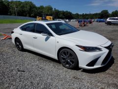 Photo of the vehicle Lexus ES