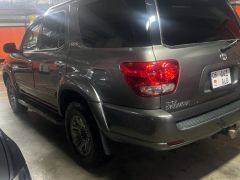 Сүрөт унаа Toyota Sequoia