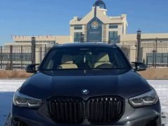 Photo of the vehicle BMW X5