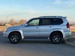 Photo of the vehicle Lexus GX