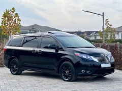 Photo of the vehicle Toyota Sienna