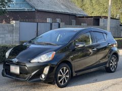 Сүрөт унаа Toyota Prius c