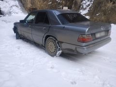 Сүрөт унаа Mercedes-Benz W124