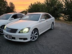 Photo of the vehicle Toyota Crown