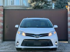 Фото авто Toyota Sienna