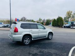 Photo of the vehicle Lexus GX