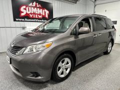 Фото авто Toyota Sienna