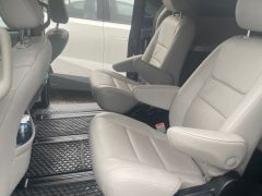 Фото авто Toyota Sienna