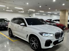 Photo of the vehicle BMW X5