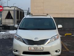 Фото авто Toyota Sienna