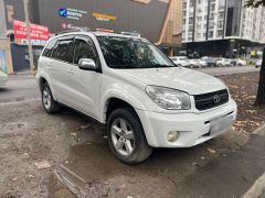 Сүрөт унаа Toyota RAV4