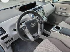 Фото авто Toyota Prius v (+)