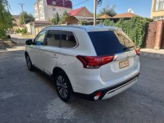 Сүрөт унаа Mitsubishi Outlander