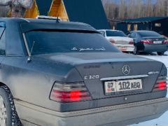 Фото авто Mercedes-Benz W124