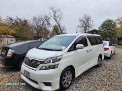 Photo of the vehicle Toyota Vellfire