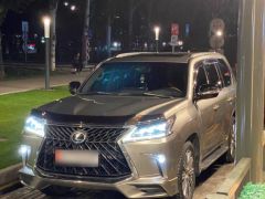 Photo of the vehicle Lexus LX