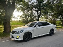 Photo of the vehicle Toyota Crown