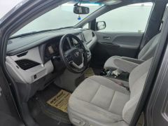 Photo of the vehicle Toyota Sienna