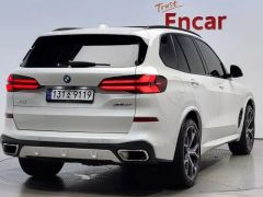 Photo of the vehicle BMW X5