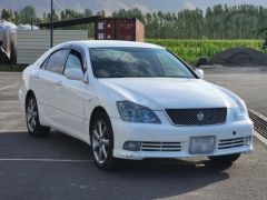 Photo of the vehicle Toyota Crown