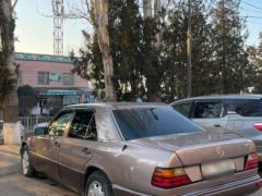 Сүрөт унаа Mercedes-Benz W124