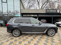 Photo of the vehicle BMW X7