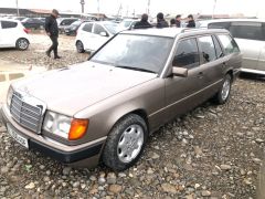 Сүрөт унаа Mercedes-Benz W124