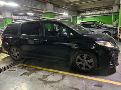 Photo of the vehicle Toyota Sienna