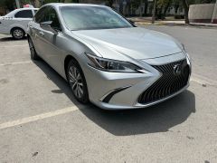 Photo of the vehicle Lexus ES