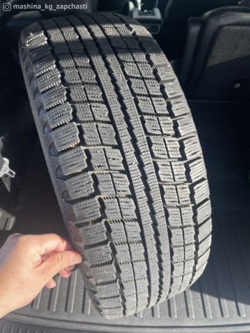 Tires - Продаю зимнюю шину MAXXIS 215/55/17