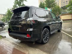 Photo of the vehicle Lexus LX