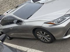 Photo of the vehicle Lexus ES