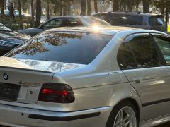 Photo of the vehicle BMW 5 Series