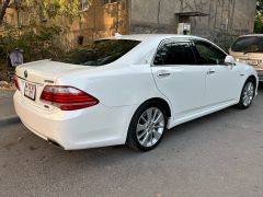 Photo of the vehicle Toyota Crown