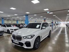 Photo of the vehicle BMW X5