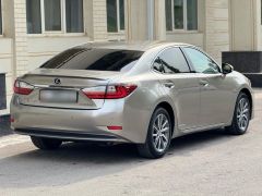 Photo of the vehicle Lexus ES