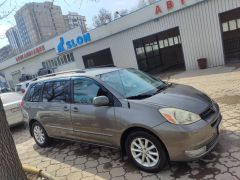 Photo of the vehicle Toyota Sienna