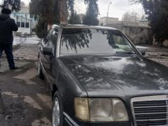 Сүрөт унаа Mercedes-Benz W124